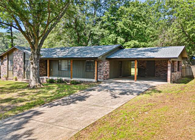Property at 320 Tanglewood Dr, Russellville, AR 72801, 3 beds, 2 baths