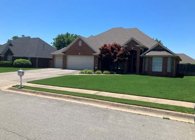 Property at 285 S Briarhill Dr, Farmington, AR 72730, 4 beds, 3 baths