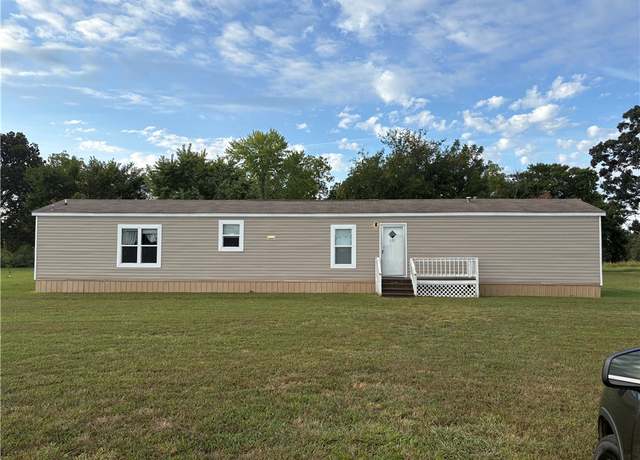 Property at 137 Hawkeye Ln, Harrison, AR 72601, 3 beds, 2 baths
