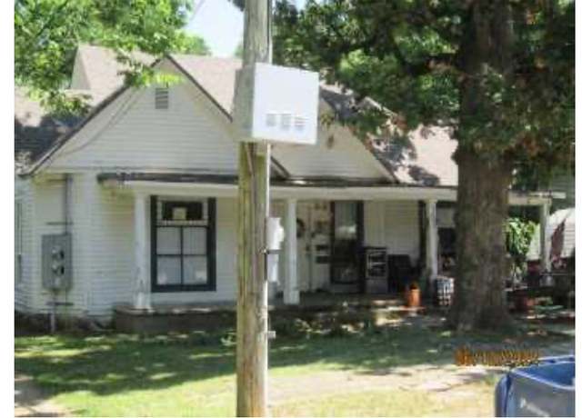 Property at 215 Wright, Siloam Springs, AR 72761, 3 beds, 2 baths