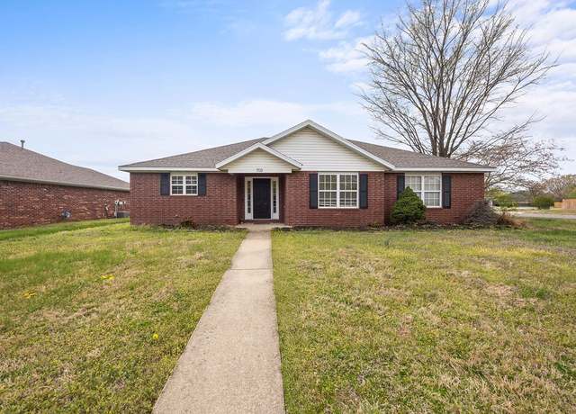 Property at 703 N Meadowlands Dr, Fayetteville, AR 72704, 4 beds, 2 baths