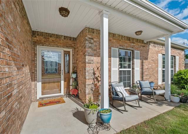 Property at 1478 Cannondale Dr, Fayetteville, AR 72704, 3 beds, 2 baths