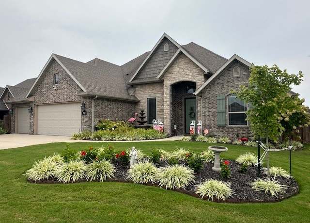 Property at 2913 W Topaz Dr, Fayetteville, AR 72704, 4 beds, 3 baths