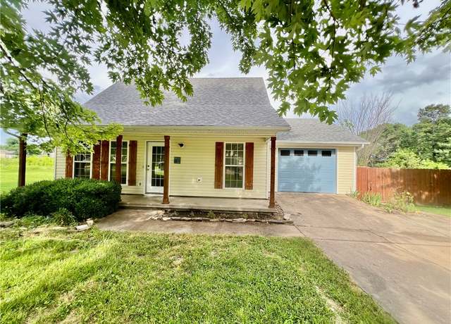 Property at 701 Tharp Ave, Green Forest, AR 72638, 3 beds, 2 baths