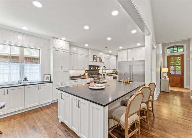 Property at 5204 SW Ridge Mont Rd, Bentonville, AR 72713, 4 beds, 2.5 baths