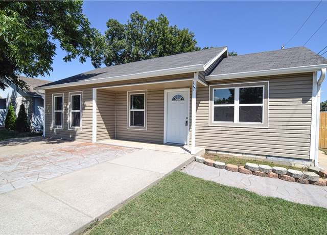 Property at 117 E Veterans Pkwy, Rogers, AR 72756, 3 beds, 2 baths