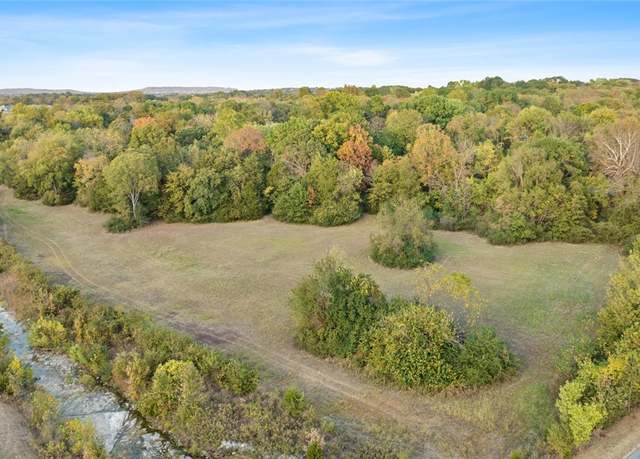 Property at 3105 Old Wire Rd, Fayetteville, AR 72703, 3 beds, 2 baths