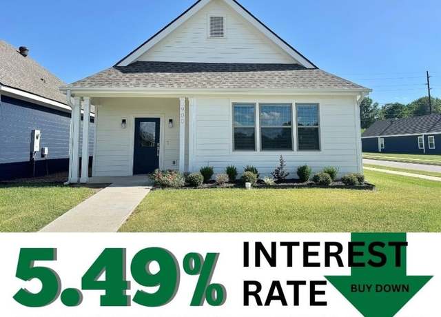 Property at 900 NE Heights Ln, Bentonville, AR 72712, 3 beds, 2 baths