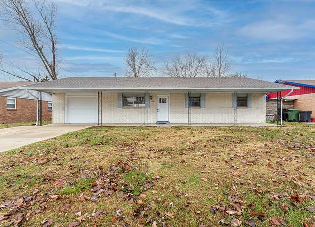 Property at 2005 Craig St, Rogers, AR 72758, 3 beds, 1.5 baths