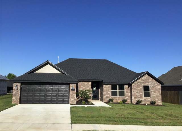 Property at 4717 W Planetree St, Fayetteville, AR 72704, 4 beds, 2 baths