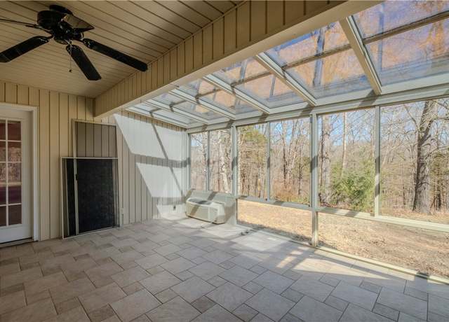 Property at 22198 W War Eagle Rd, Springdale, AR 72764, 3 beds, 2 baths