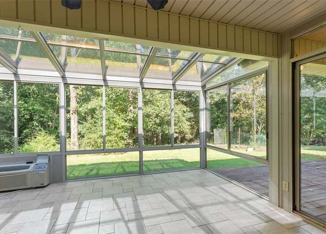 Property at 22198 W War Eagle Rd, Springdale, AR 72764, 3 beds, 2 baths