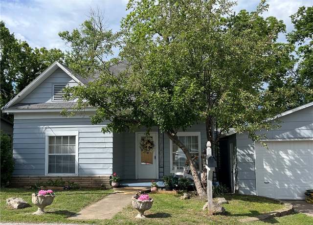 Property at 615 E Electric St, Rogers, AR 72756, 3 beds, 1 bath