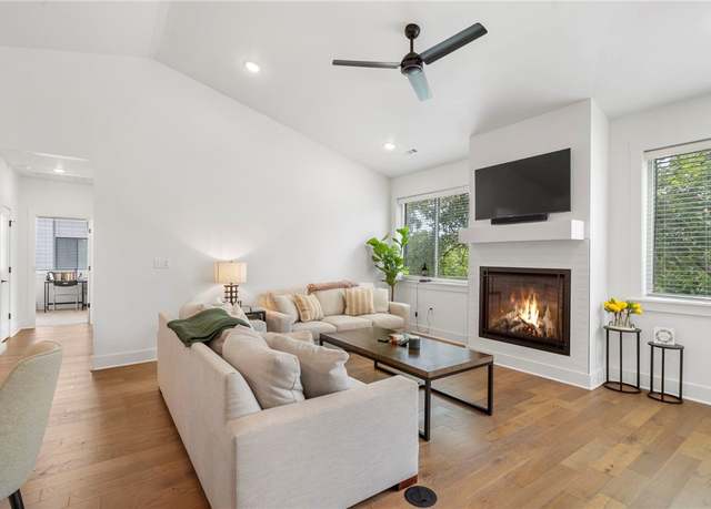 Property at 110 NE Briartown, Bentonville, AR 72712, 2 beds, 2 baths