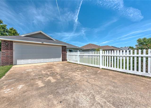 Property at 64 Cheryl Cir, Bentonville, AR 72712, 3 beds, 2 baths