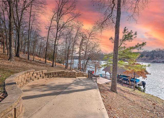 Property at 13 Dunedin Pl, Bella Vista, AR 72715, 4 beds, 3 baths