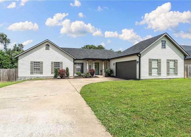 Property at 706 Woodland St, Centerton, AR 72719, 3 beds, 2 baths