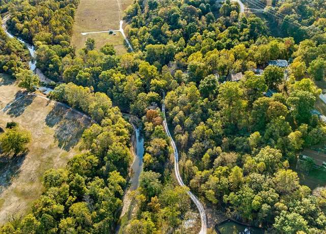 Property at 1369 Bunker Dr, Pea Ridge, AR 72751, 3 beds, 2 baths