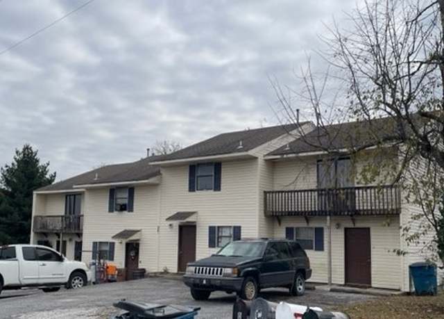 Property at 207 White Oak Dr, Gravette, AR 72762, 2 beds, 1.5 baths