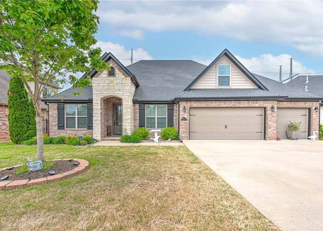 Property at 204 SW Highland Rd, Bentonville, AR 72712, 4 beds, 3 baths
