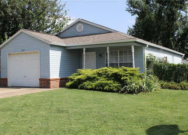 Property at 2504 SE 4th St, Bentonville, AR 72712, 3 beds, 2 baths