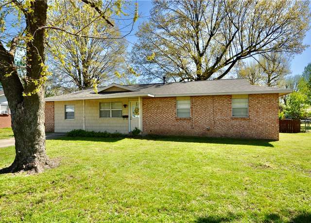 Property at 1501 Carlton St, Springdale, AR 72762, 4 beds, 1.5 baths