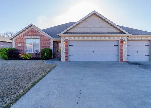 Property at 5711 S 66th St, Rogers, AR 72758, 4 beds, 2 baths