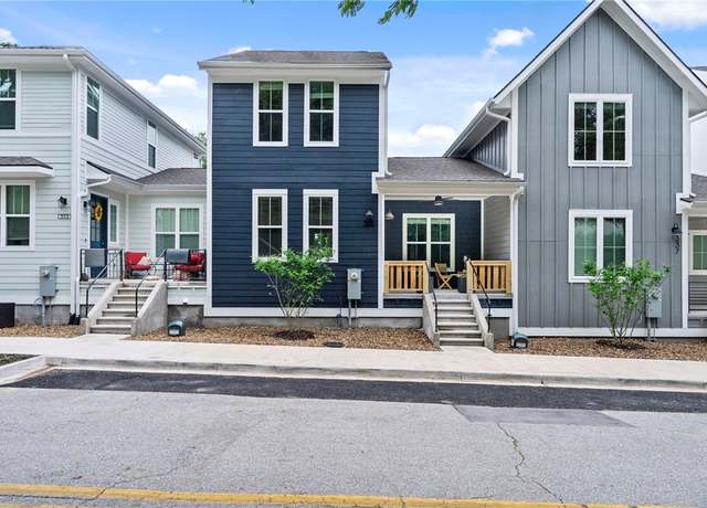 Property at 325 W Rock St, Fayetteville, AR 72701, 3 beds, 2.5 baths