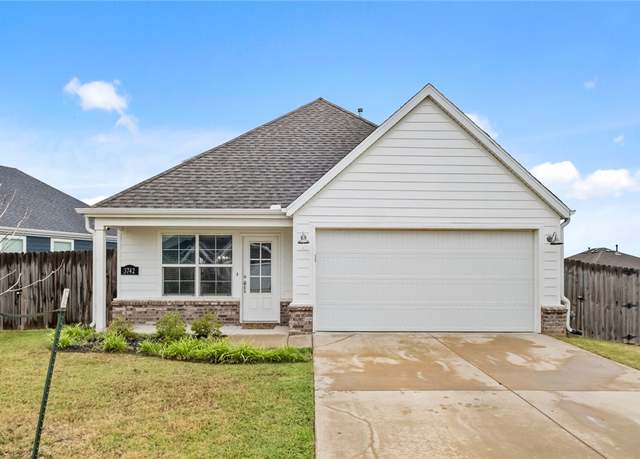 Property at 3742 Rockdale St, Springdale, AR 72764, 3 beds, 2.5 baths