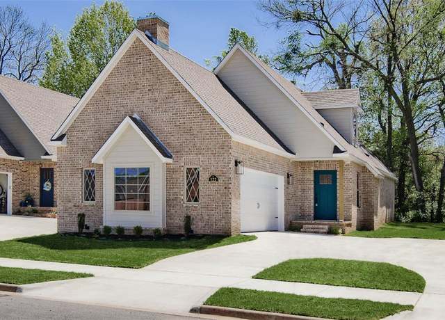 Property at 122 N Hawkstone Dr, Fayetteville, AR 72704, 3 beds, 2.5 baths