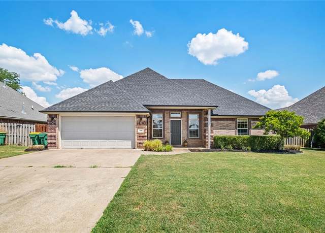 Property at 300 Windsor Dr, Centerton, AR 72719, 3 beds, 2 baths