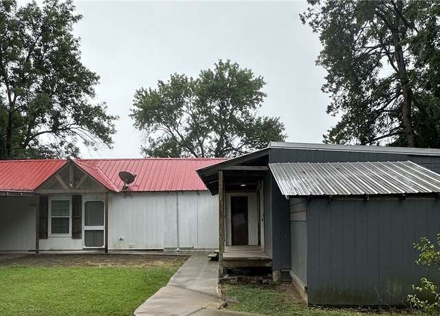 Property at 109 N Davis Ave, Plainview, AR 72857, 1 bed, 1.5 baths