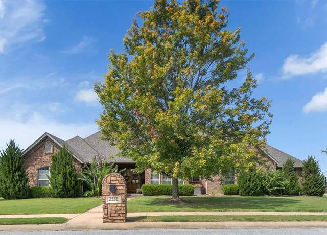 Property at 3427 N Briargate Dr, Fayetteville, AR 72703, 5 beds, 4 baths