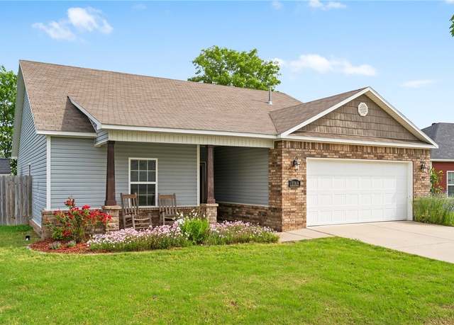 Property at 1169 S Springfield Dr, Fayetteville, AR 72704, 3 beds, 2 baths