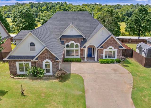 Property at 4129 W Mossy Rock Dr, Fayetteville, AR 72704, 5 beds, 3.5 baths