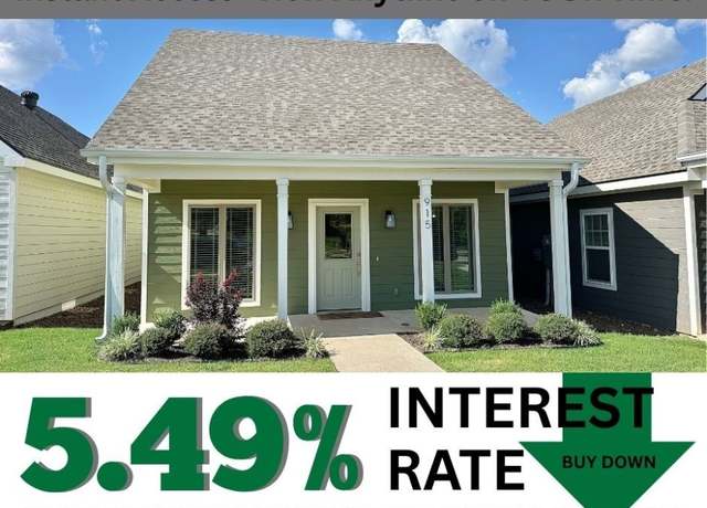 Property at 915 NE Heights Ln, Bentonville, AR 72712, 3 beds, 2 baths