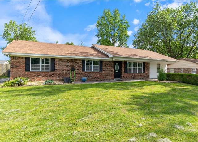 Property at 1207 SE E St, Bentonville, AR 72712, 4 beds, 3 baths