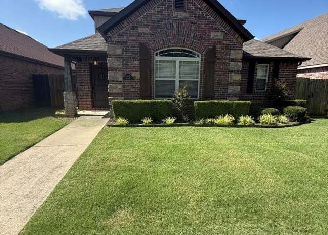 Property at 3115 SW Warberry Ave, Bentonville, AR 72713, 4 beds, 3 baths