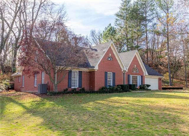 Property at 1502 University St, Siloam Springs, AR 72761, 4 beds, 3 baths