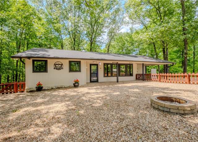 Property at 19 Celtic Dr, Bella Vista, AR 72714, 3 beds, 2 baths