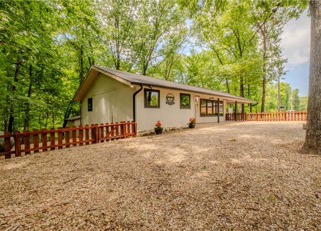 Property at 19 Celtic Dr, Bella Vista, AR 72714, 3 beds, 2 baths