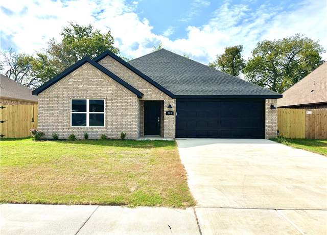 Property at 708 W Taylor St, Siloam Springs, AR 72761, 3 beds, 2 baths