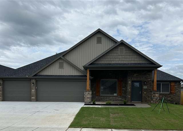 Property at 671 Baggett St, Prairie Grove, AR 72753, 3 beds, 2 baths