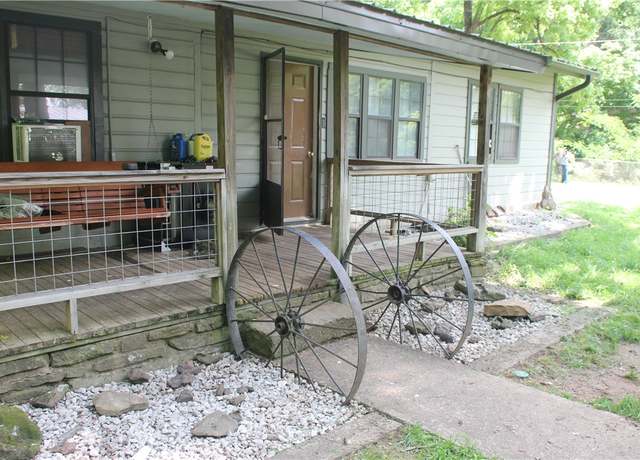 Property at 197 7th St, St Paul, AR 72756, 2 beds, 1 bath