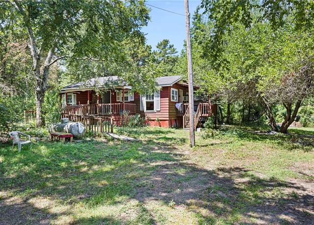 Property at 511 Eakins Rd, Russellville, AR 72802, 2 beds, 2 baths