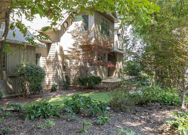 Property at 671 Sequoyah Dr, Fayetteville, AR 72701, 3 beds, 3.5 baths