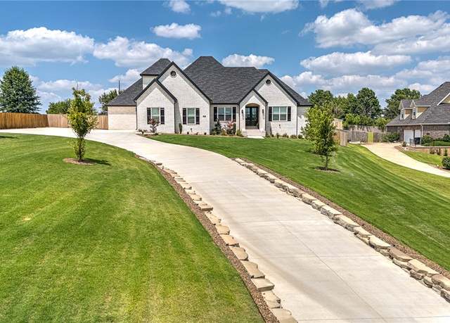 Property at 314 Arlington, Tontitown, AR 72762, 4 beds, 4.5 baths
