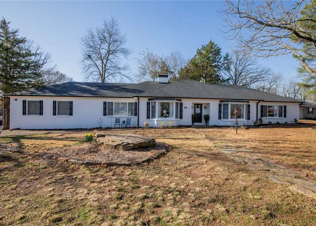 Property at 3175 Katherine Ave, Fayetteville, AR 72703, 3 beds, 2.5 baths