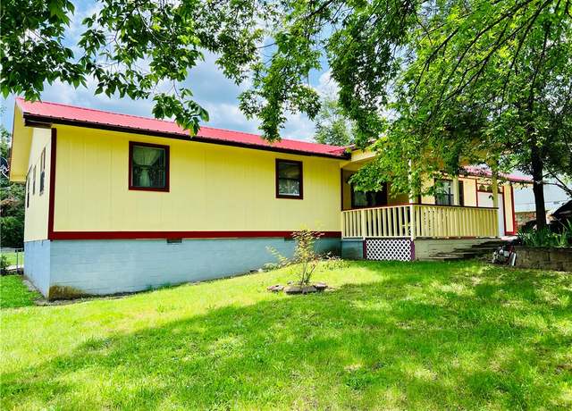 Property at 720 Circle Dr, Berryville, AR 72616, 3 beds, 2 baths