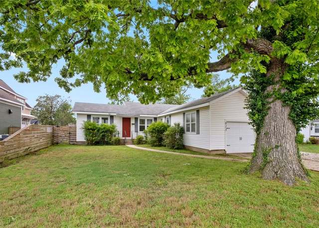 Property at 813 NW A St, Bentonville, AR 72712, 2 beds, 1 bath